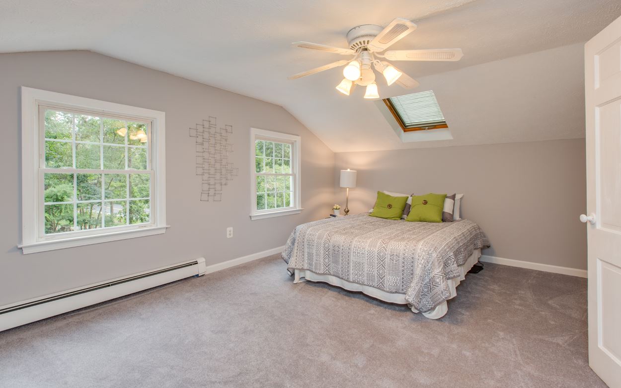 563 Mammoth Road Pelham, NH 03076 - Photo 18 of 24