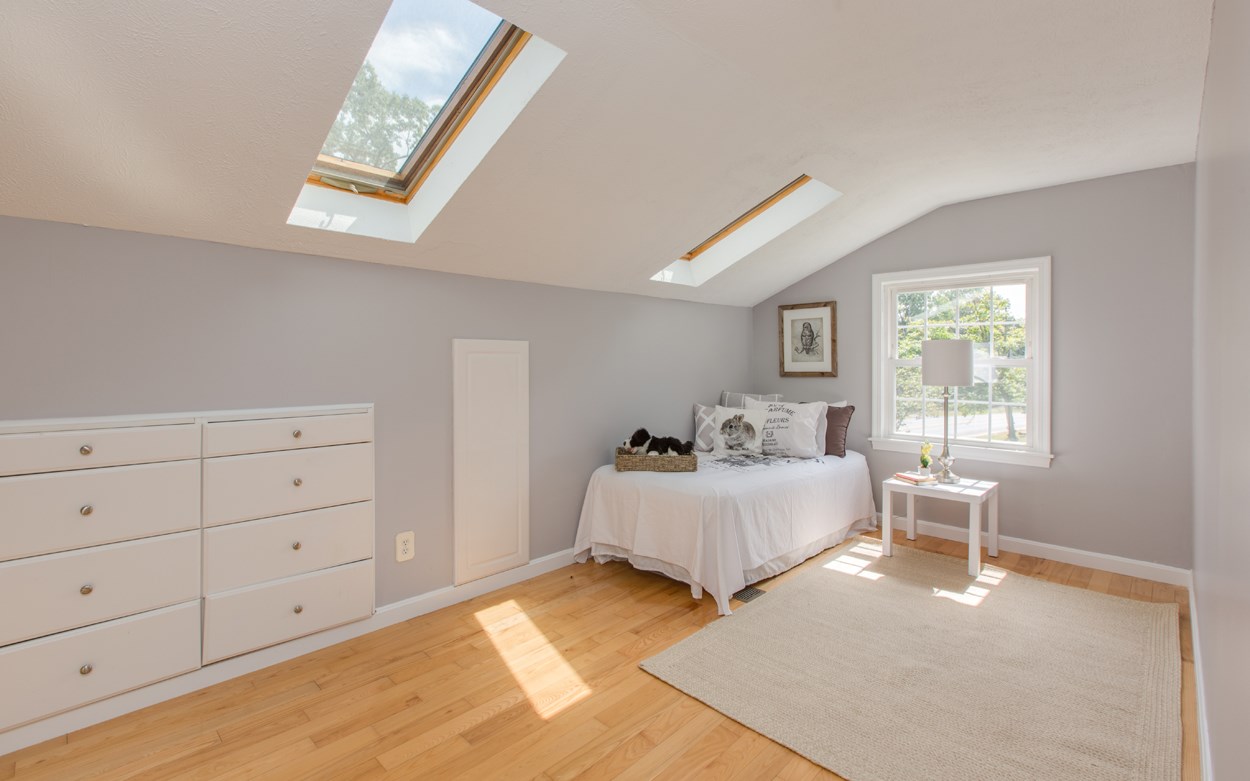 563 Mammoth Road Pelham, NH 03076 - Photo 19 of 24