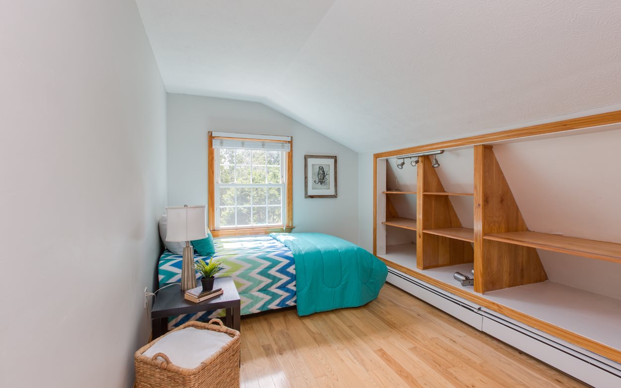 563 Mammoth Road Pelham, NH 03076 - Photo 20 of 24