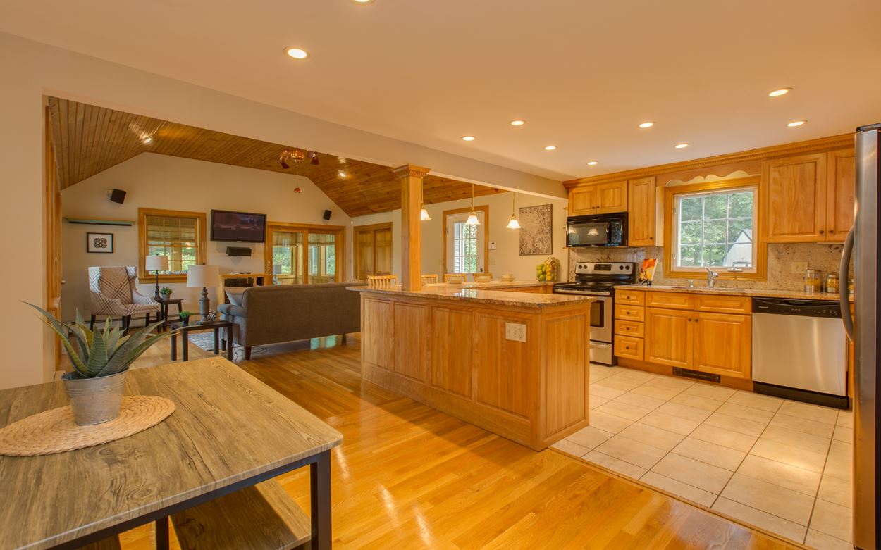563 Mammoth Road Pelham, NH 03076 - Photo 10 of 24