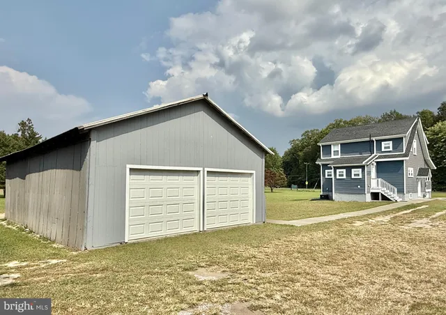 a view of a house with garage
