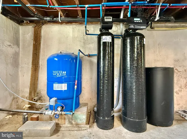 a view of walk in closet