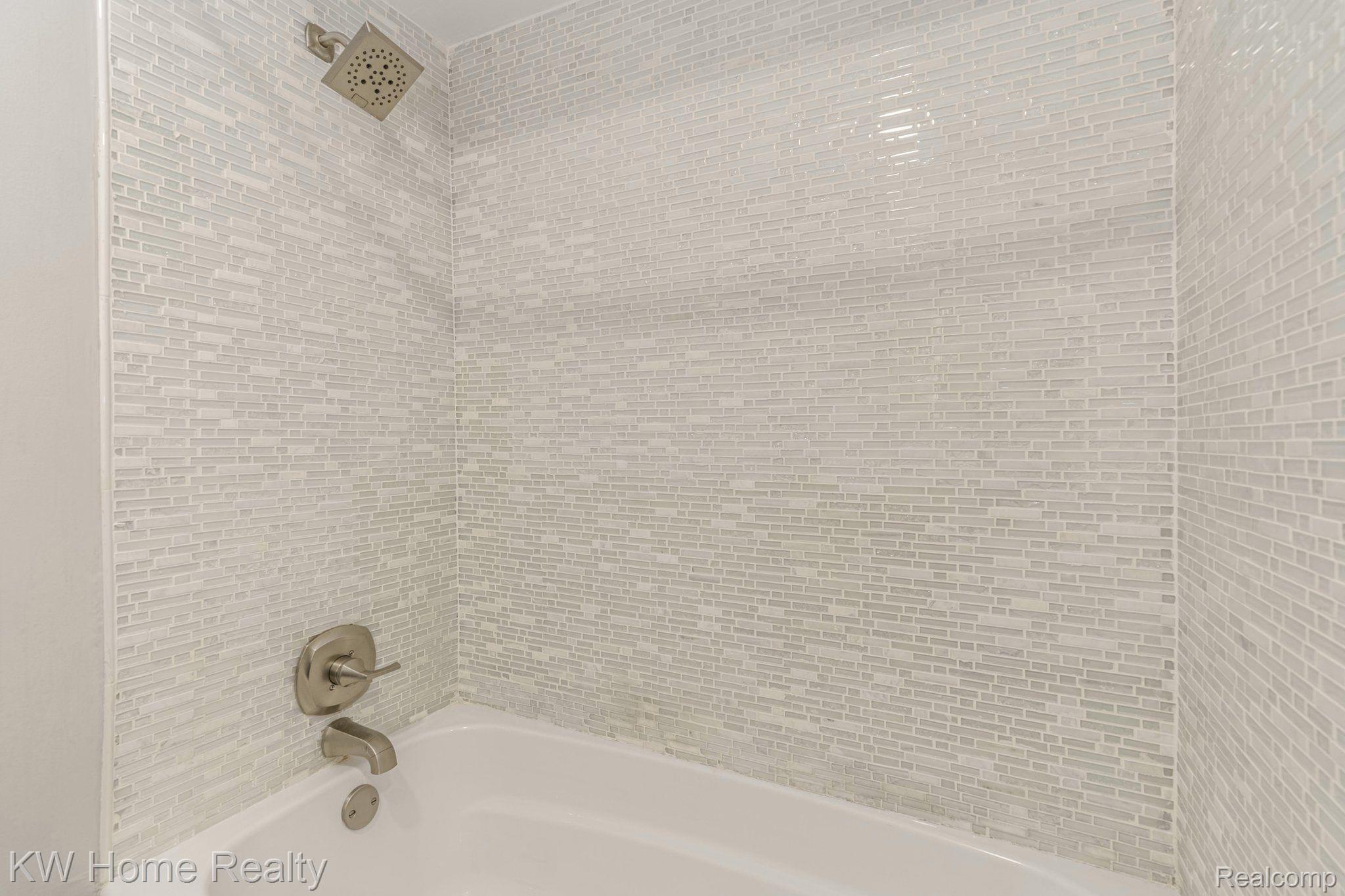 2882 Hiller Road West Bloomfield, MI 48324 - Photo 29 of 47 Gallery Image 29