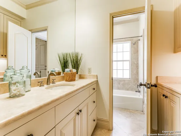 $3,750 | 7897 Broadway, Unit 1001, San Antonio, TX 78209