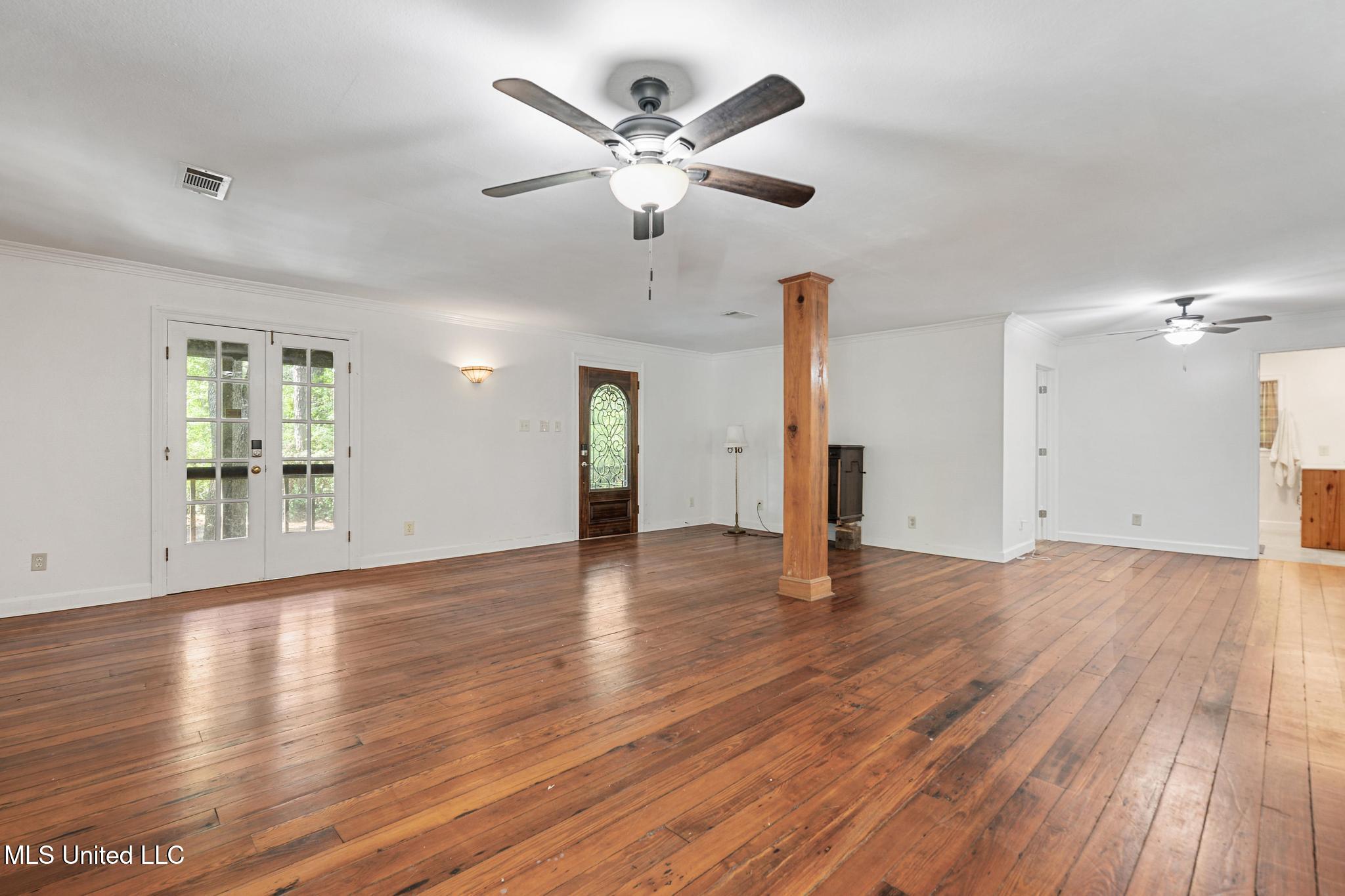 7091 Shiyou Road Kiln, MS 39556 - Photo 10 of 54 Living Room
