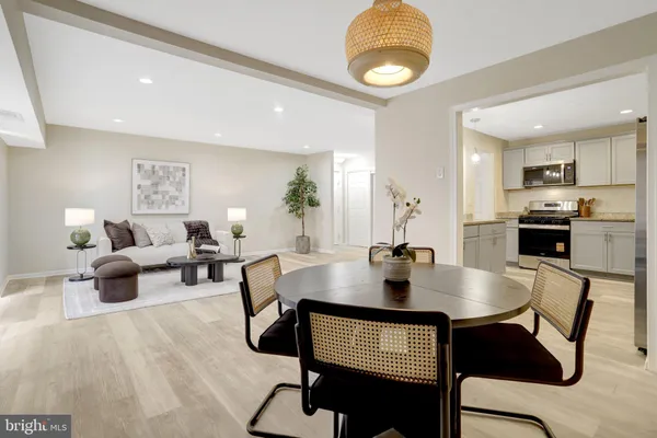 $385,000 | 7800 Dassett Court, Unit 204, Annandale, VA 22003