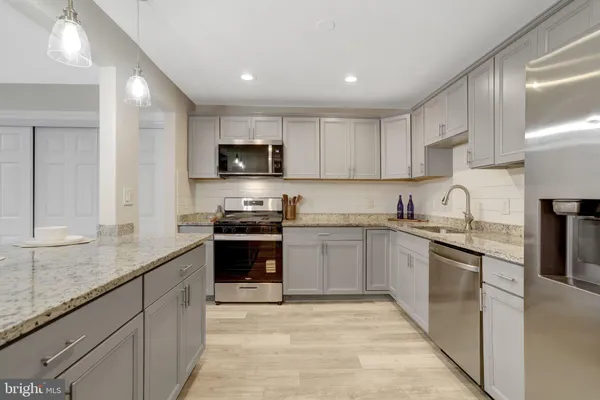 $385,000 | 7800 Dassett Court, Unit 204, Annandale, VA 22003