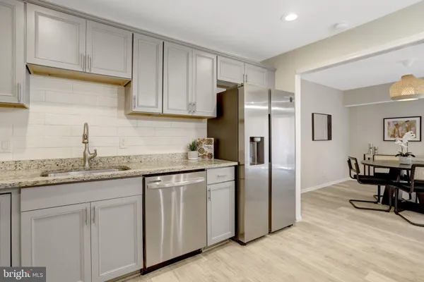 $385,000 | 7800 Dassett Court, Unit 204, Annandale, VA 22003