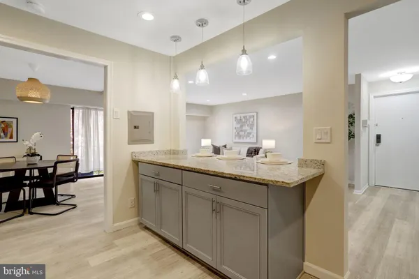 $385,000 | 7800 Dassett Court, Unit 204, Annandale, VA 22003