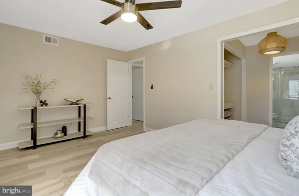 $385,000 | 7800 Dassett Court, Unit 204, Annandale, VA 22003