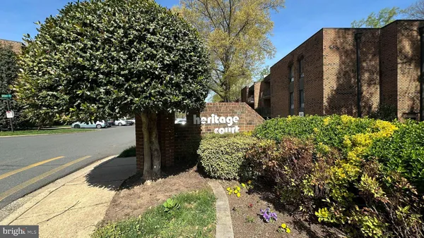$385,000 | 7800 Dassett Court, Unit 204, Annandale, VA 22003