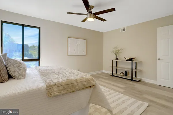 $385,000 | 7800 Dassett Court, Unit 204, Annandale, VA 22003