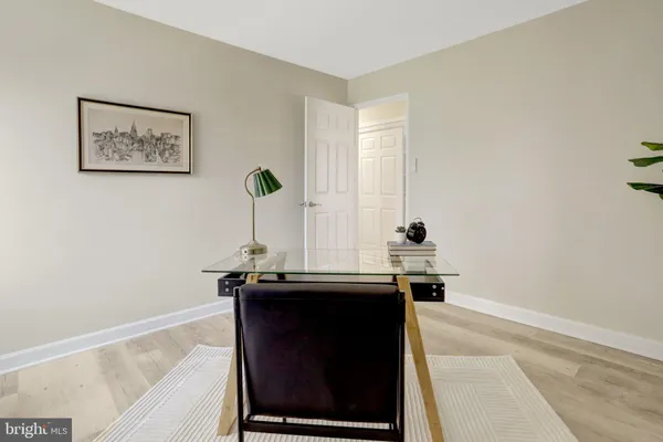 $385,000 | 7800 Dassett Court, Unit 204, Annandale, VA 22003