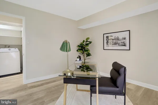 $385,000 | 7800 Dassett Court, Unit 204, Annandale, VA 22003