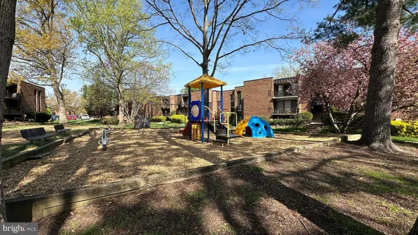 $385,000 | 7800 Dassett Court, Unit 204, Annandale, VA 22003