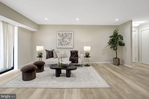 $385,000 | 7800 Dassett Court, Unit 204, Annandale, VA 22003