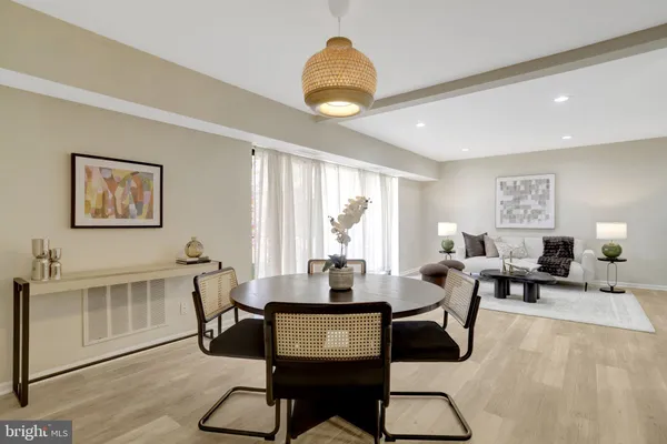 $385,000 | 7800 Dassett Court, Unit 204, Annandale, VA 22003