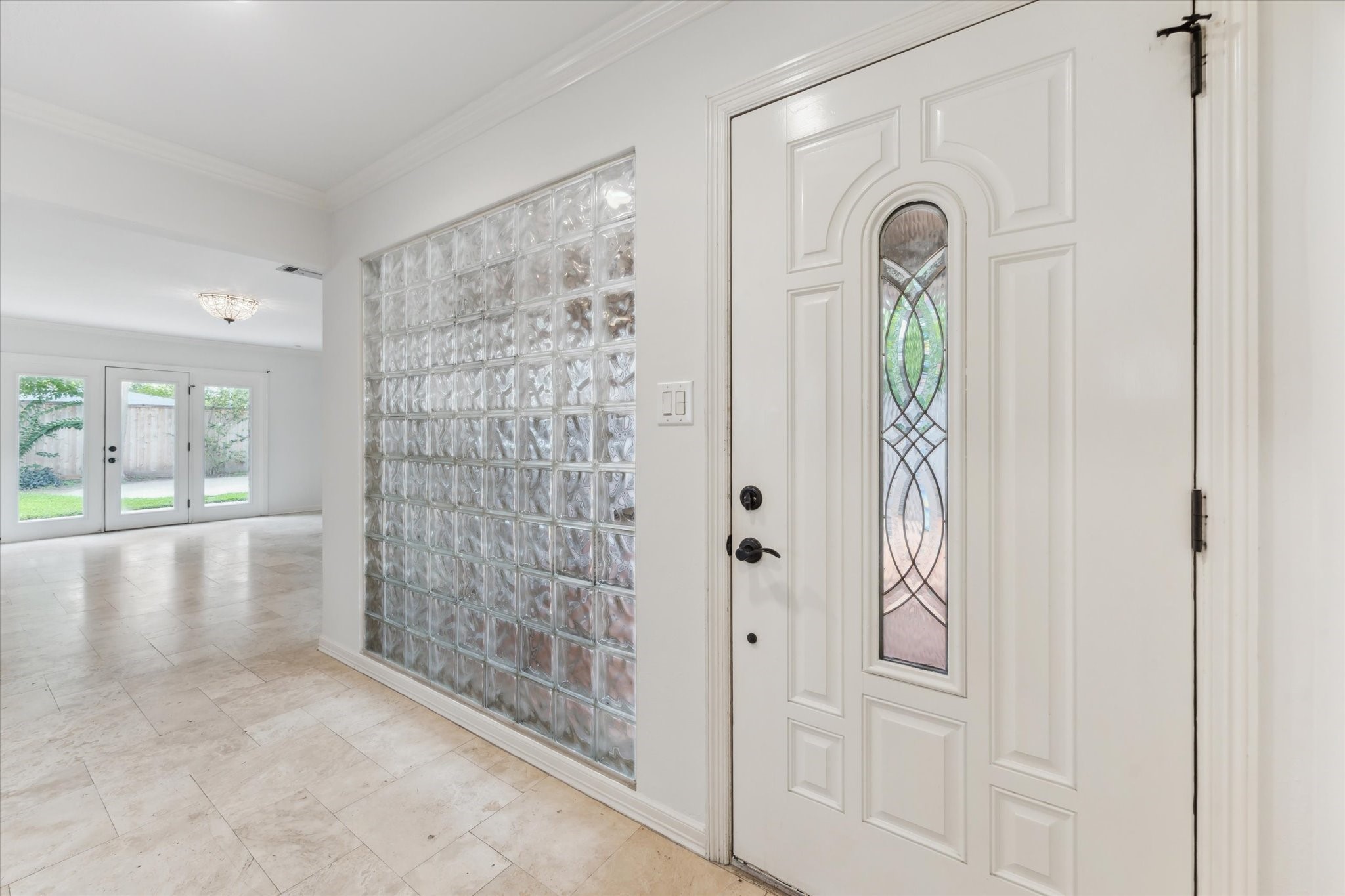 1402 Lehman Street Houston, TX 77018 - Photo 3 of 29 Entry just inside the front door features a light-filled glass block window, providing a lovely, natural light as you step inside.