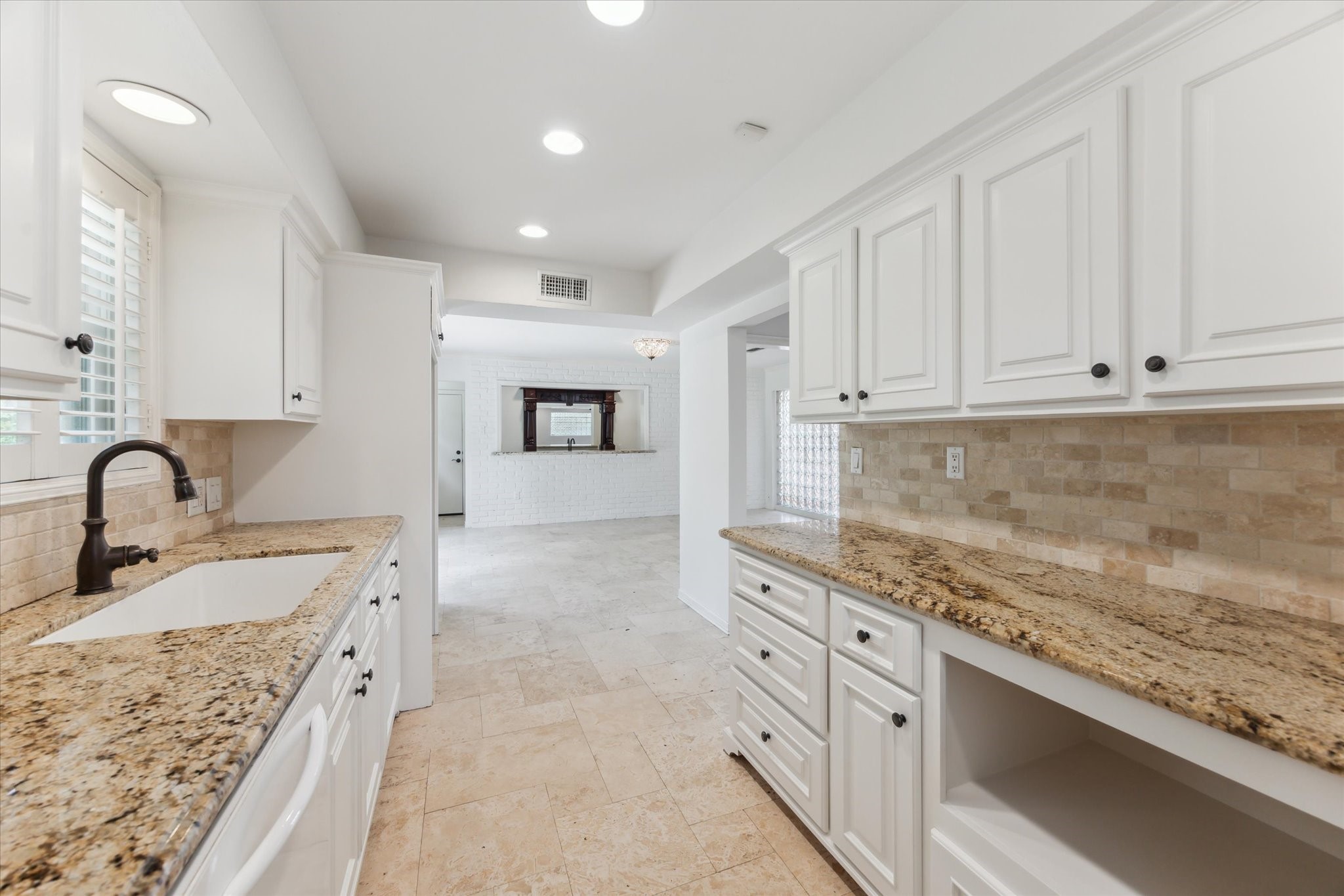 1402 Lehman Street Houston, TX 77018 - Photo 7 of 29 Opposite view of kitchen with space for microwave.