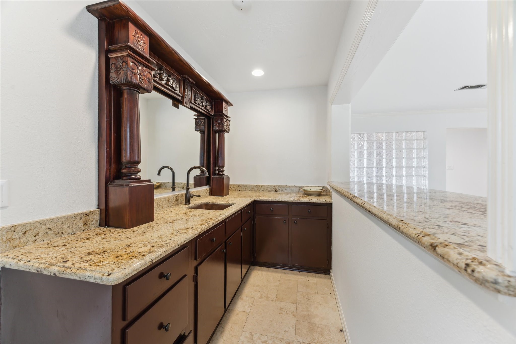 1402 Lehman Street Houston, TX 77018 - Photo 8 of 29 Wet bar just off of dining area.