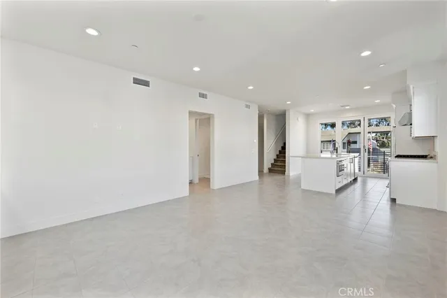 $5,000 | 19071 Main Street, Unit 125, Huntington Beach, CA 92648