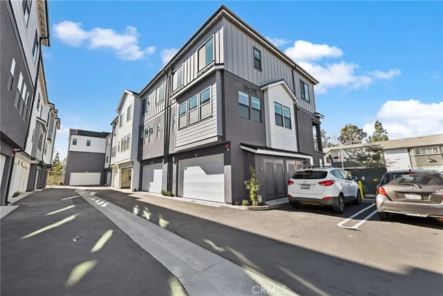 $5,000 | 19071 Main Street, Unit 125, Huntington Beach, CA 92648