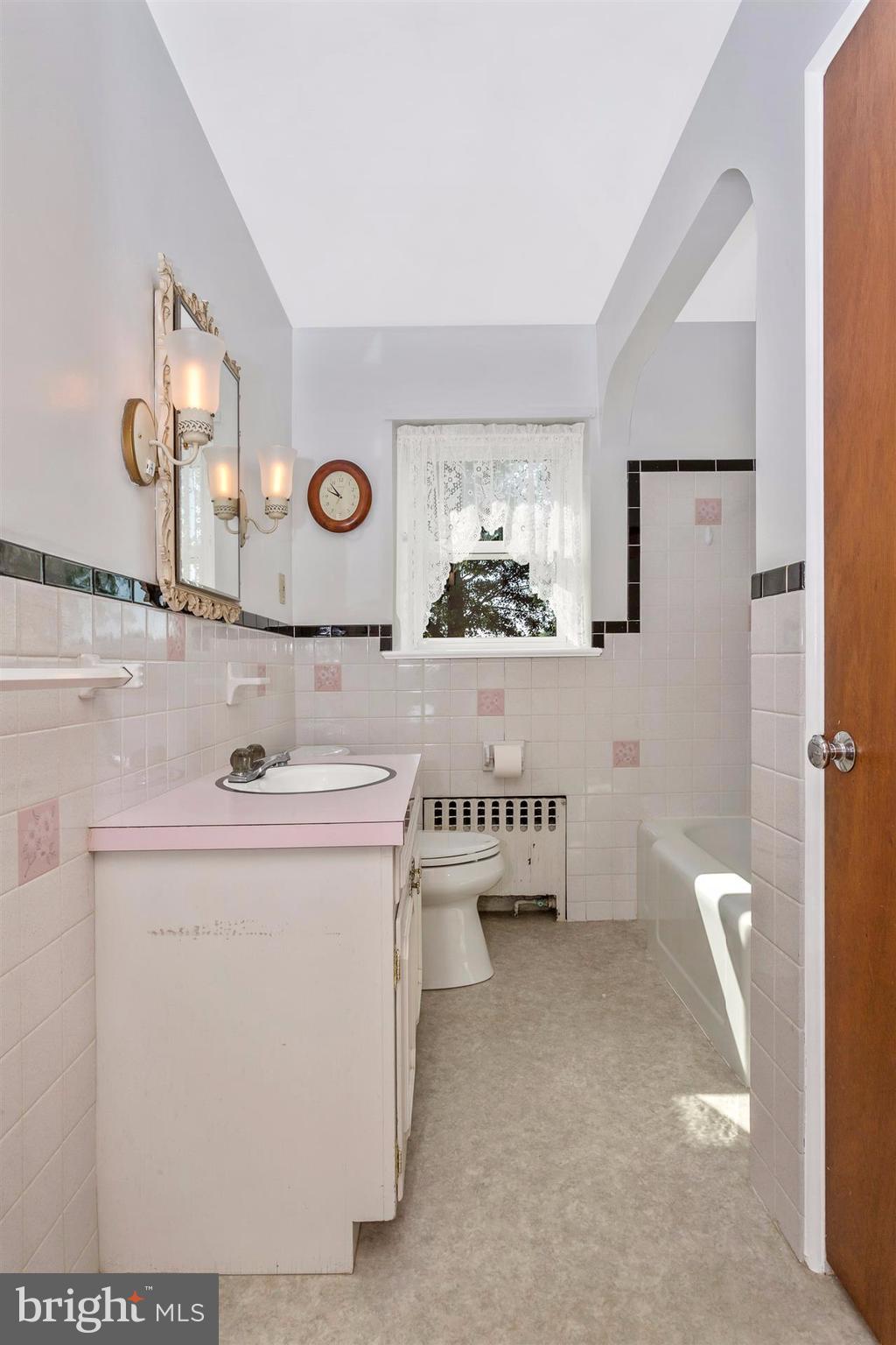 4340 Paradise Road Dover, PA 17315 - Photo 17 of 30 Bath