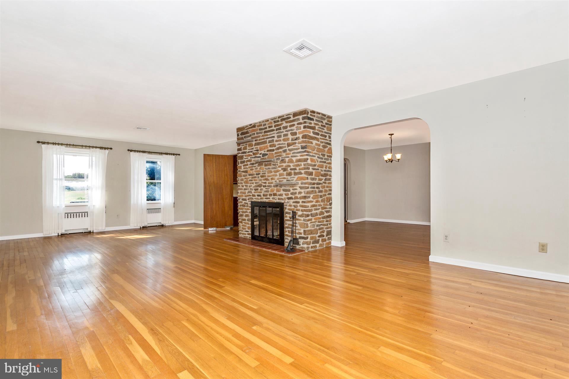 4340 Paradise Road Dover, PA 17315 - Photo 24 of 30 Living Room