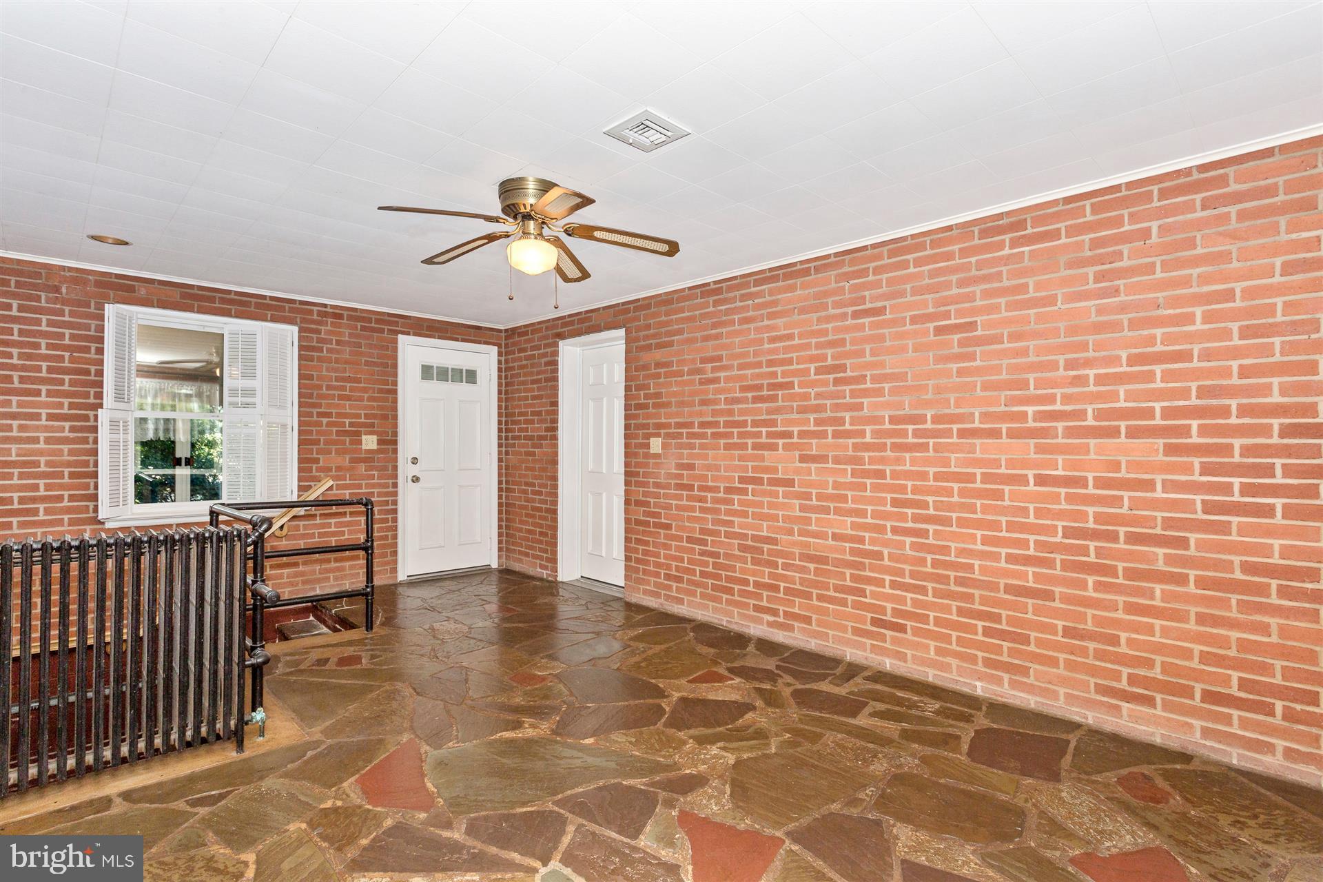 4340 Paradise Road Dover, PA 17315 - Photo 4 of 30 Interior (General)