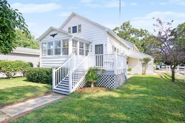 $420,000 | 206 North Lake Avenue, Unit A & B, Spring Lake, MI 49456