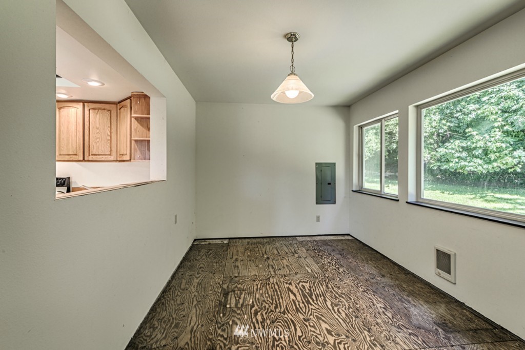 5237 West Shore Road Anacortes, WA 98221 - Photo 11 of 15 Gallery Image 11