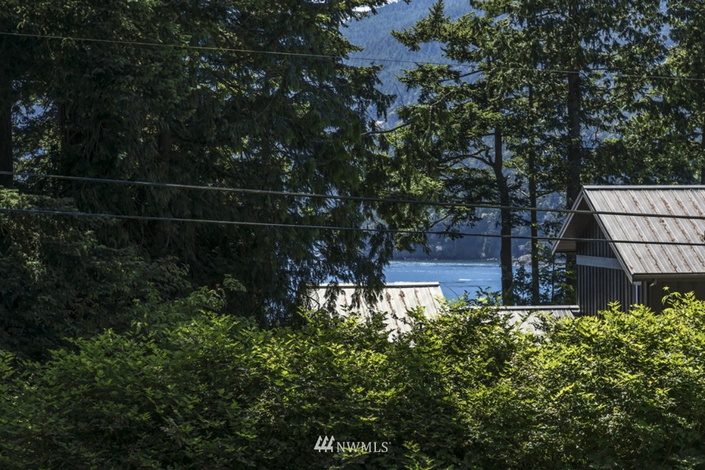 5237 West Shore Road Anacortes, WA 98221 - Photo 14 of 15 Gallery Image 14