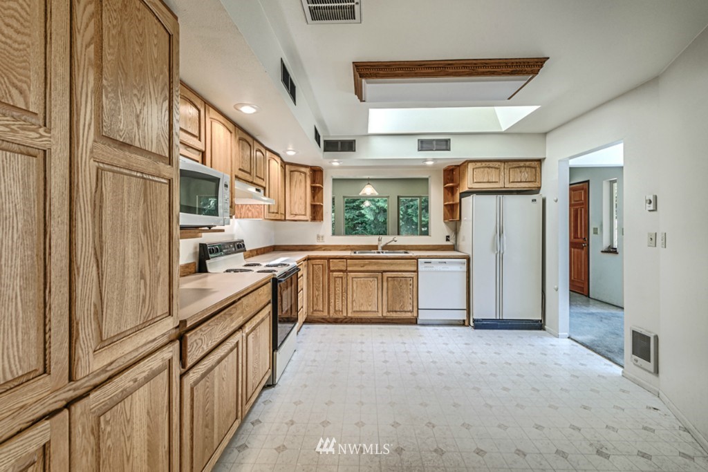 5237 West Shore Road Anacortes, WA 98221 - Photo 6 of 15 Gallery Image 6