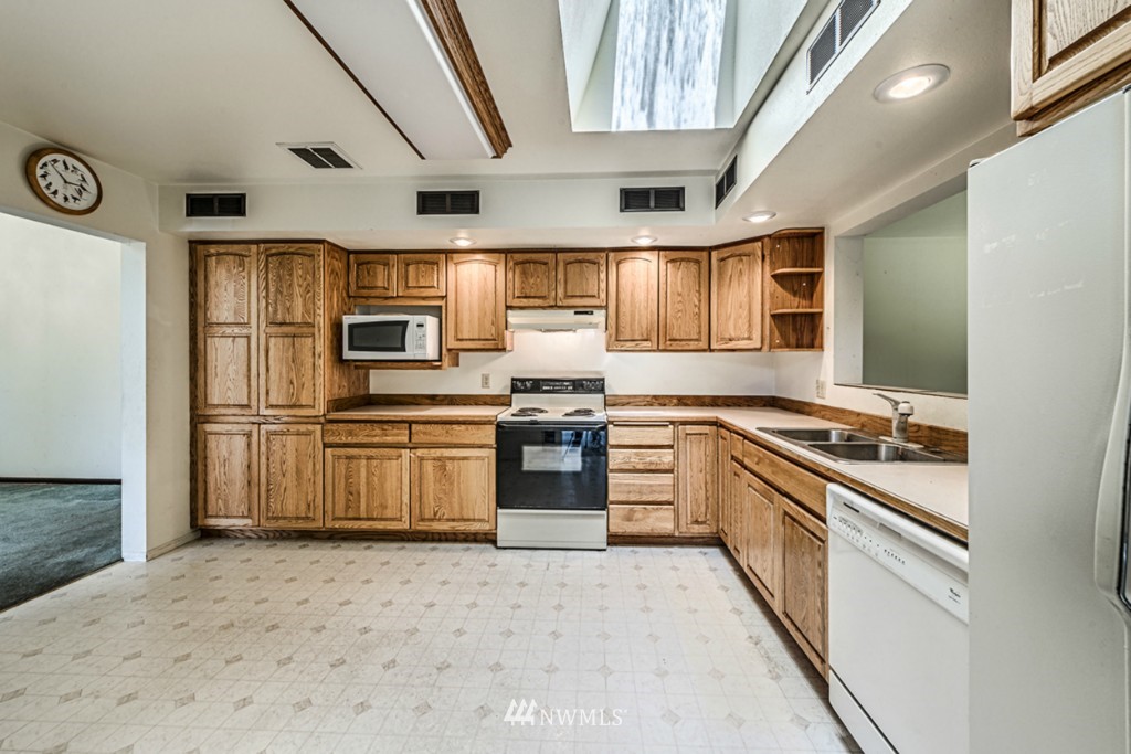 5237 West Shore Road Anacortes, WA 98221 - Photo 7 of 15 Gallery Image 7