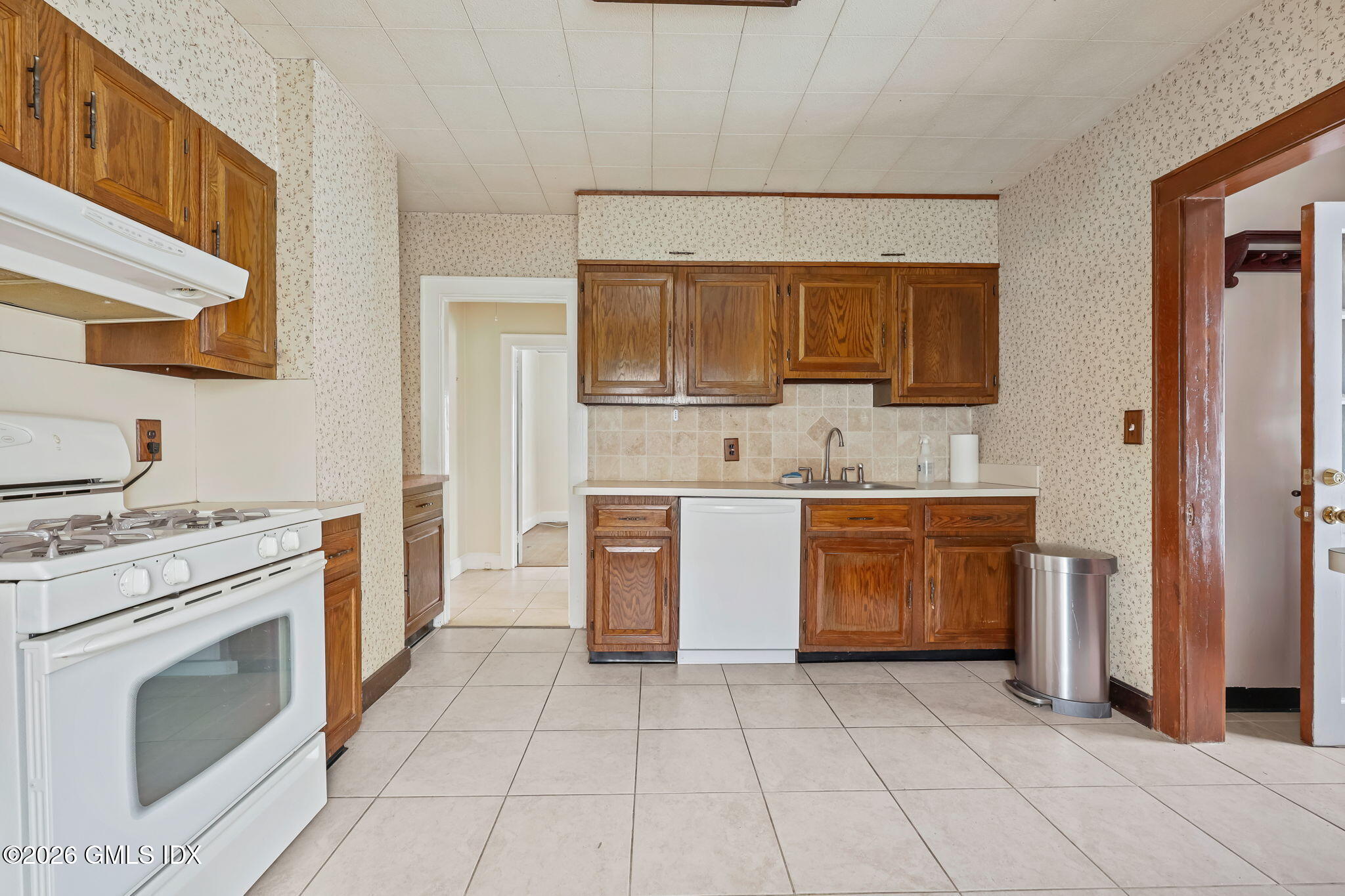 23 Thorn Hill Road, Unit 1 Riverside, CT 06878 - Photo 10 of 18 11-web-or-mls-23-thornhill-rd
