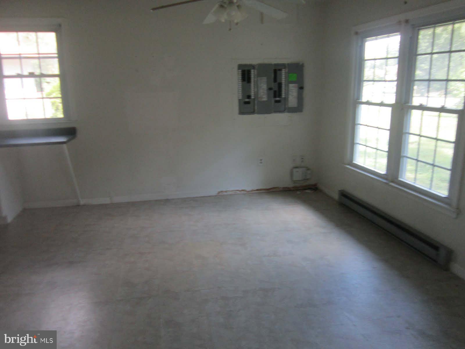 12000 Pierce Road Waldorf, MD 20601 - Photo 6 of 16 Living Room