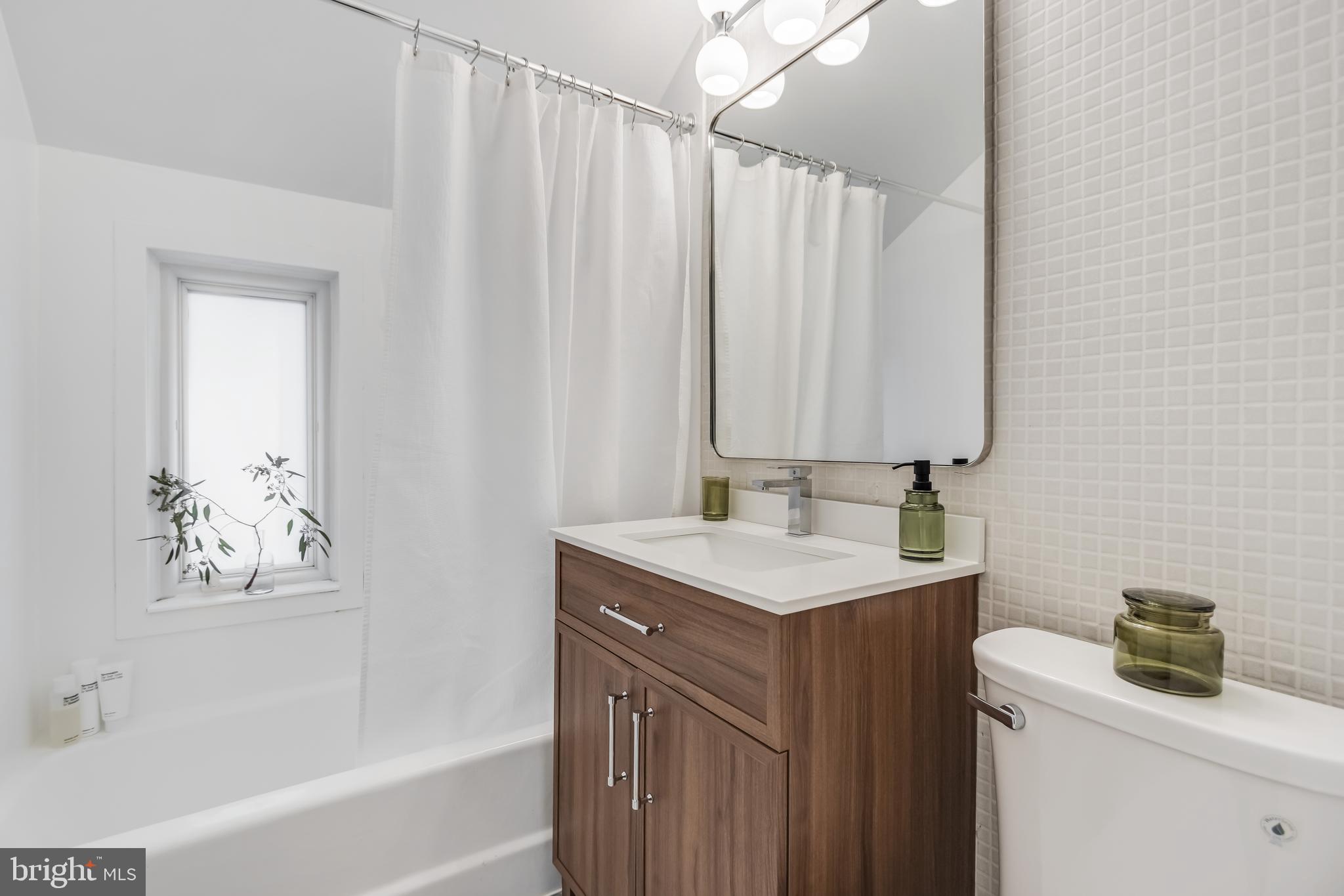 2810 Colonial Road Accokeek, MD 20607 - Photo 20 of 32 a bathroom with a sink a toilet and a bathtub