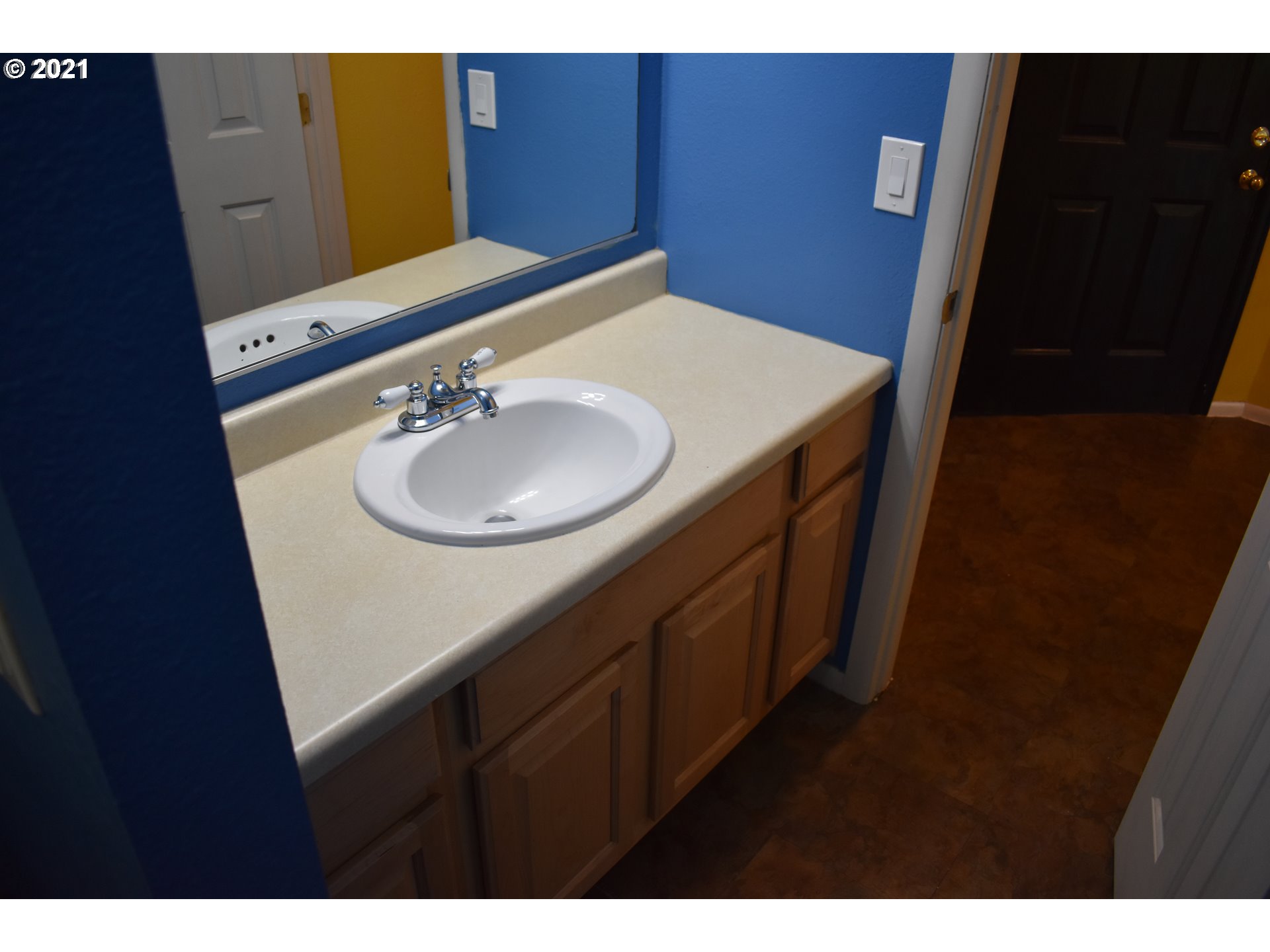 4690 Southwest Comus Place Portland, OR 97219 - Photo 13 of 32 Gallery Image 13