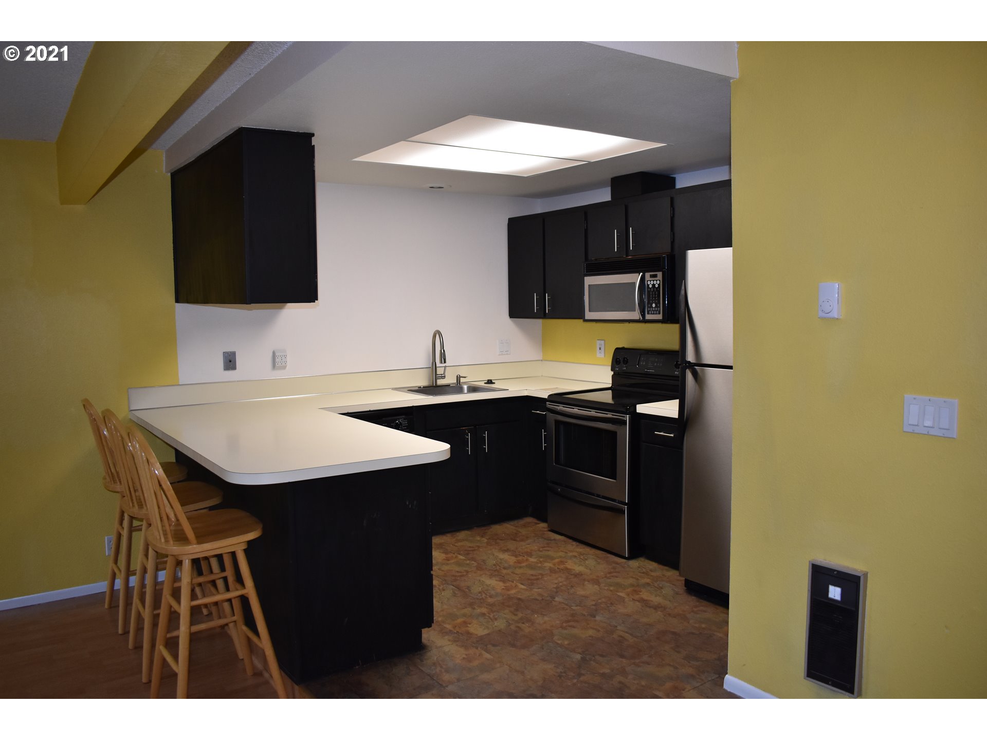 4690 Southwest Comus Place Portland, OR 97219 - Photo 17 of 32 Gallery Image 17