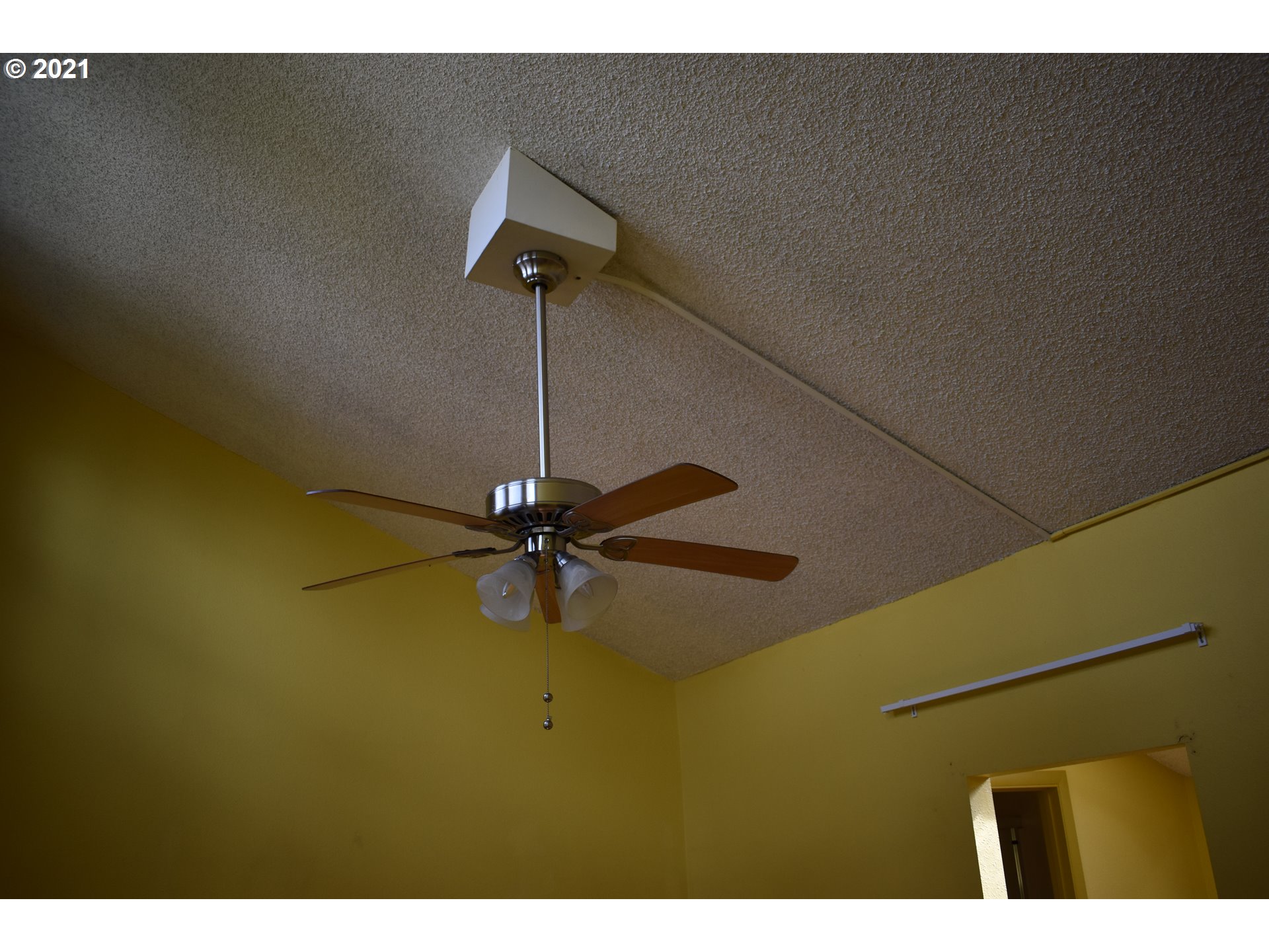 4690 Southwest Comus Place Portland, OR 97219 - Photo 23 of 32 Gallery Image 23