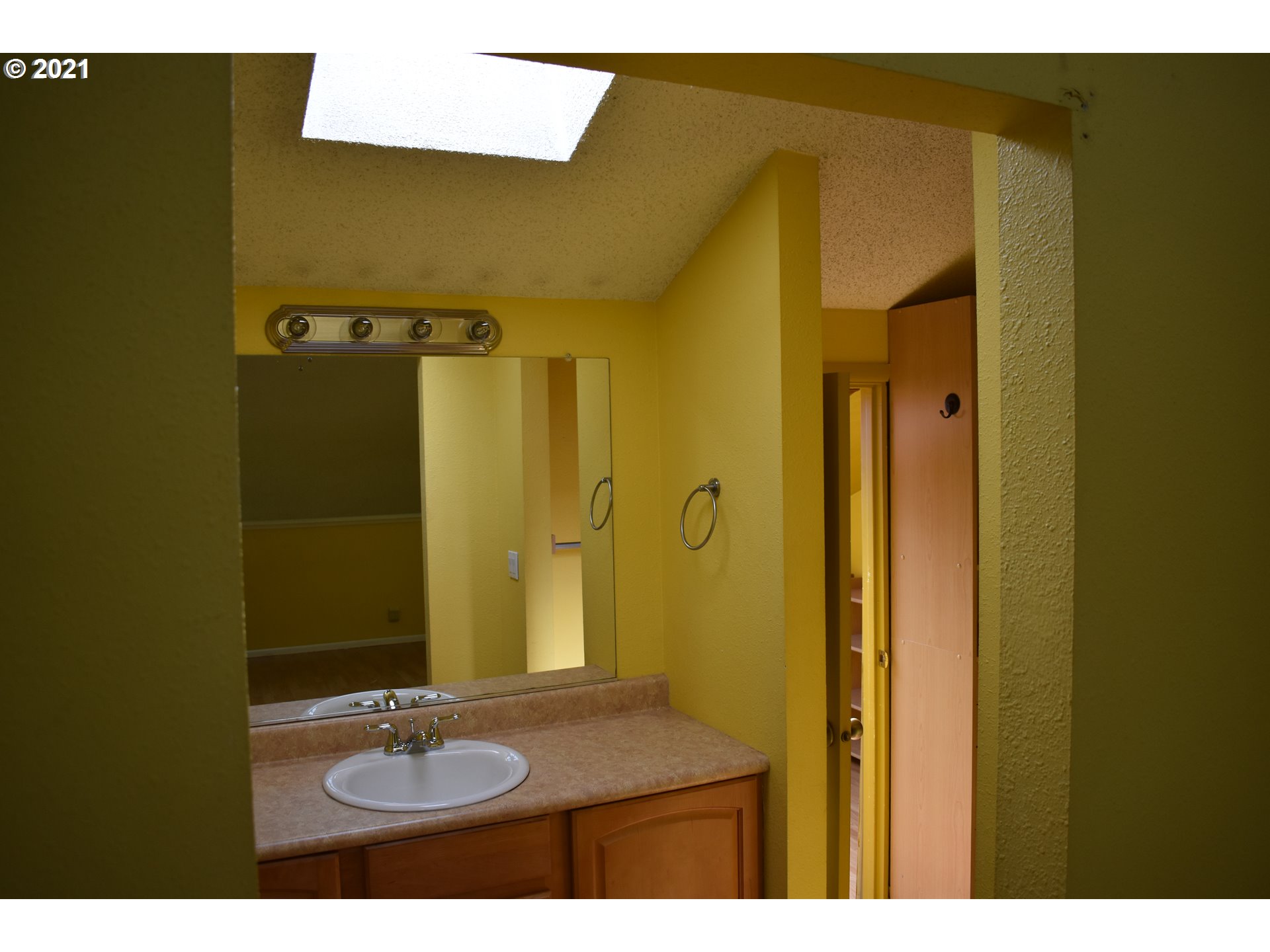 4690 Southwest Comus Place Portland, OR 97219 - Photo 25 of 32 Gallery Image 25