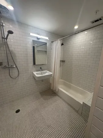 $2,400 | 1312 Live Oak Street, Unit 101, Houston, TX 77003