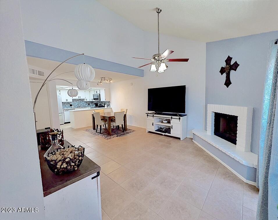 2144 East Center Lane, Unit 4 Tempe, AZ 85281 - Photo 2 of 17 Living room Center