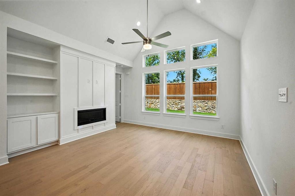 413 Heritage Rnch Trail Sherman, TX 75092 - Photo 6 of 30 a view of an empty room with a window and closet