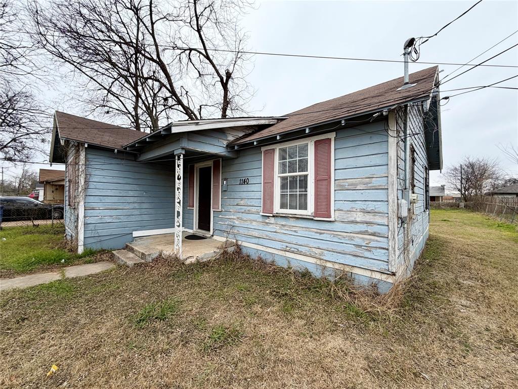 1140 Faulkner Lane Waco, TX 76704 - Photo 17 of 17 a front view of a house with garden