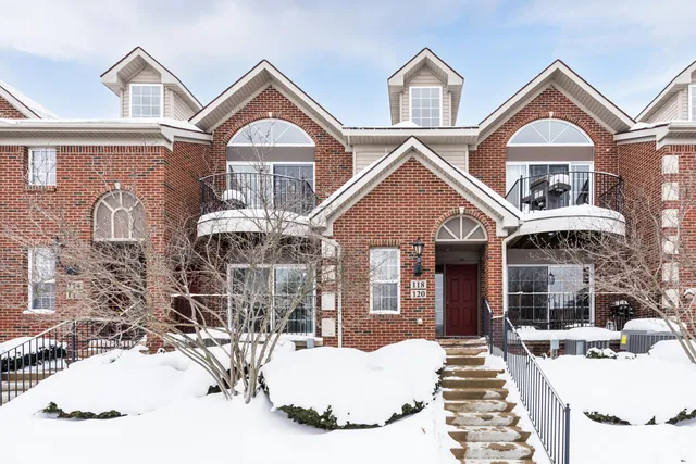 $369,000 | 120 West Oakbrook Drive, Ann Arbor, MI 48103