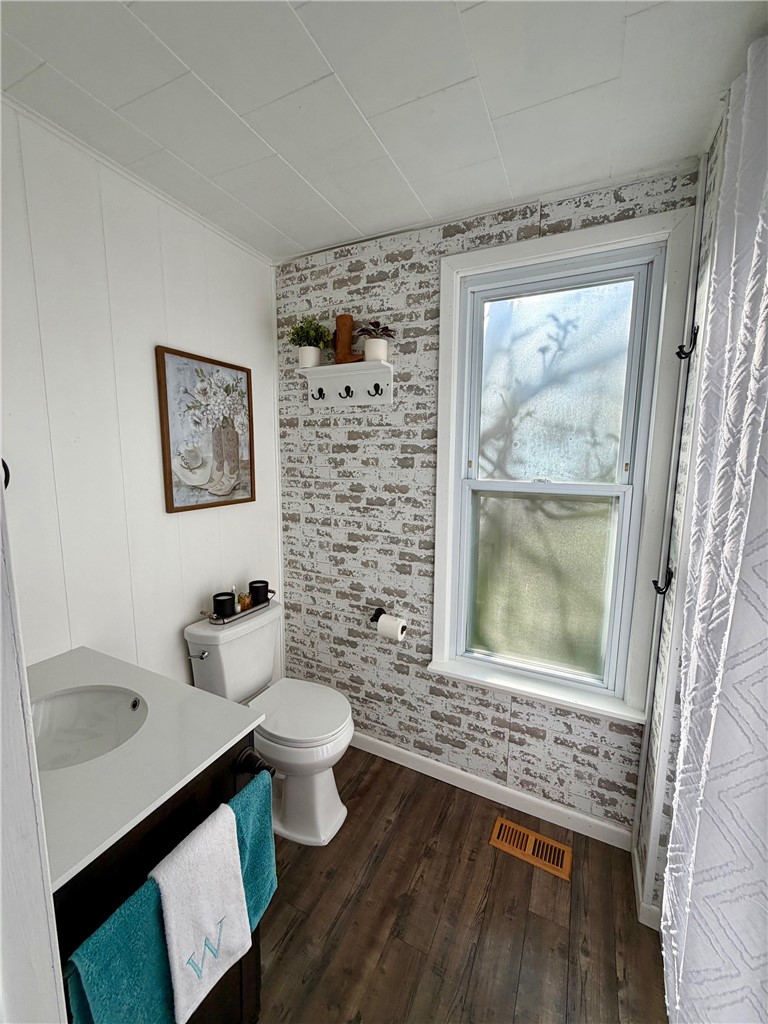 2048 Ridge Road Ontario, NY 14519 - Photo 12 of 47 1st floor full bath