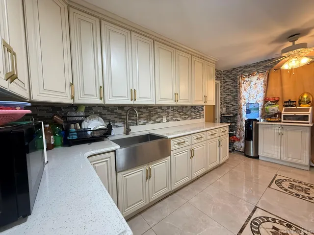 $920,000 | 12 Hilton Court, Hicksville, NY 11801