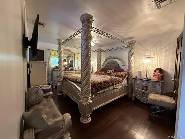 $920,000 | 12 Hilton Court, Hicksville, NY 11801