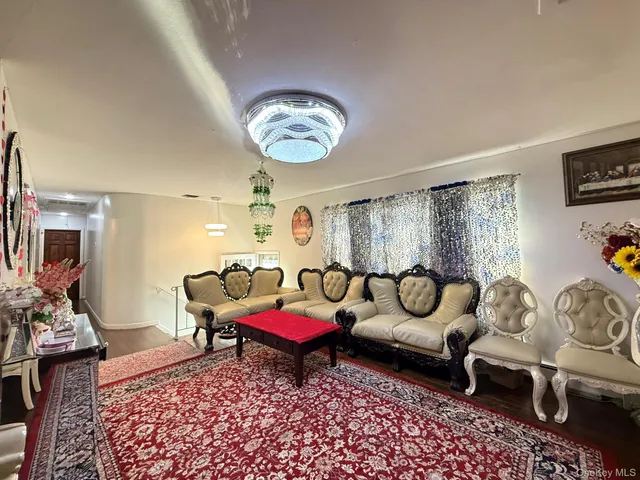 $920,000 | 12 Hilton Court, Hicksville, NY 11801